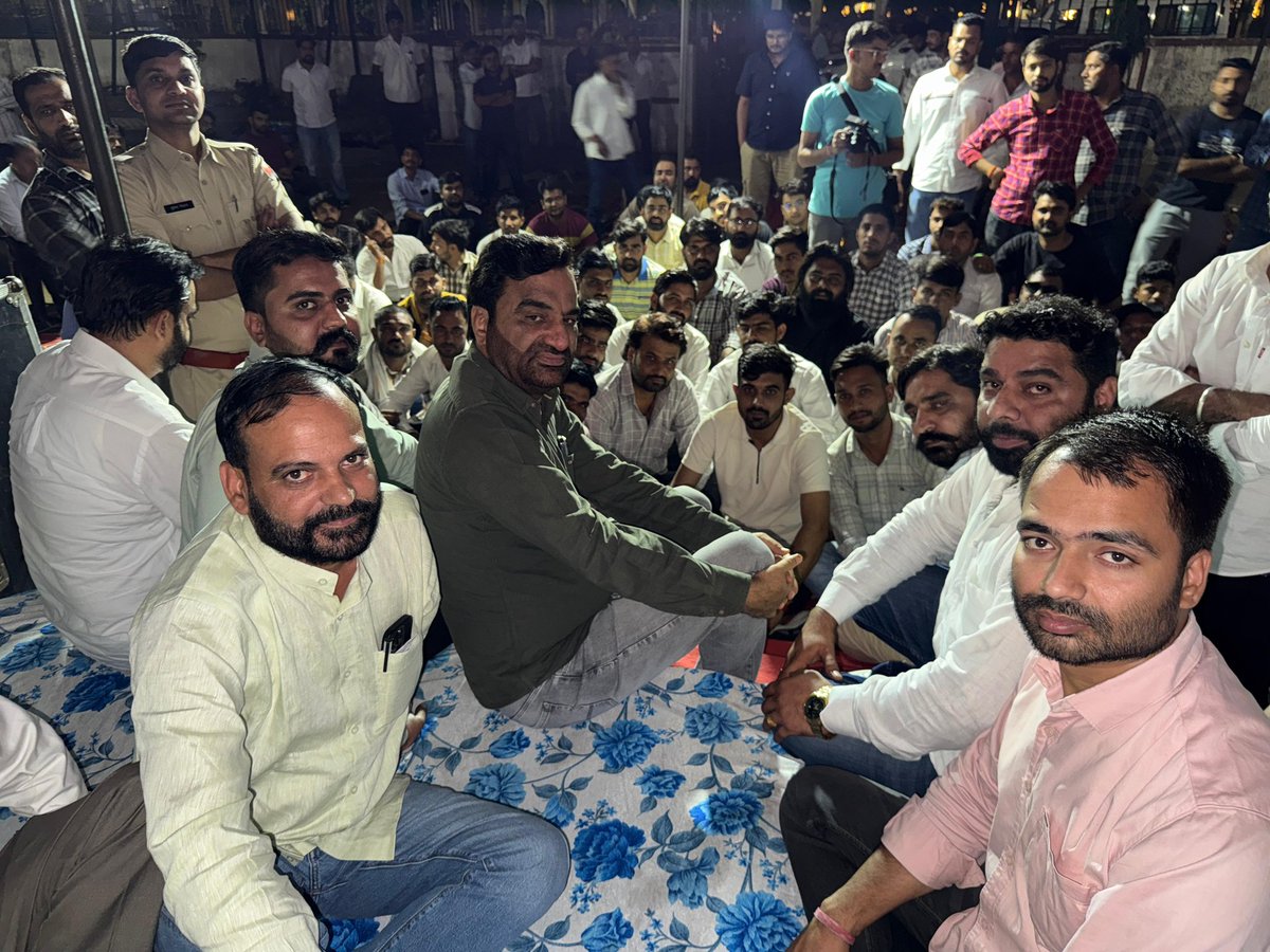 hanumanbeniwal's tweet photo. S.I. भर्ती को रद्द करवाने तथा RPSC के पुनर्गठन की मांग को लेकर जयपुर स्थित शहीद स्मारक पर चल रहे धरने से जुड़े छाया चित्र | https://t.co/0QNeYvA4RV