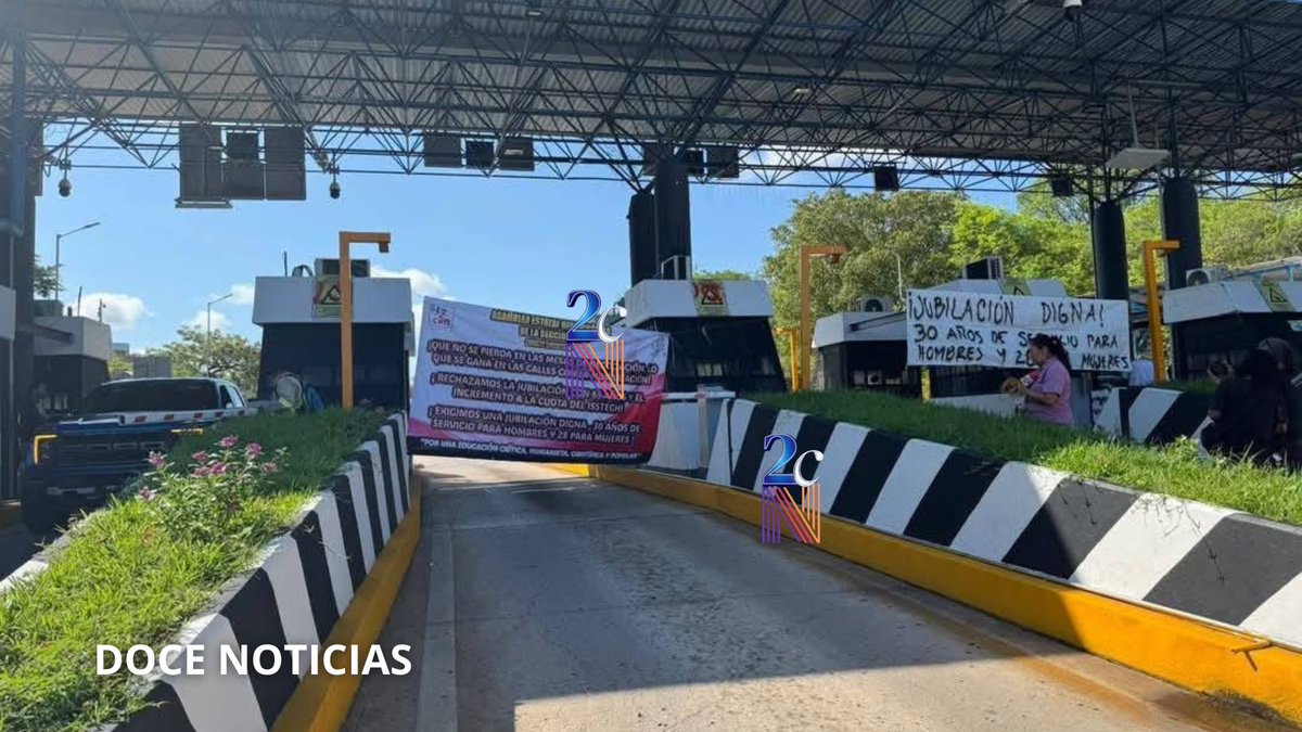 2CNews_'s tweet photo. 🔴🔴 #Chiapas Integrantes de la CNTE mantienen bloqueo en caseta de Chiapa de Corzo 🔴🔴

#Noticia #Nacional

Chiapa de Corzo, Chiapas.- Integrantes de la Asamblea Estatal Democrática de la Sección 40 de la CNTE mantienen un bloqueo en la caseta de peaje de la autopista Chiapa de Corzo–San Cristóbal de Las Casas, como parte de sus exigencias al gobierno federal.

Entre sus demandas destacan la abrogación de la Ley del ISSSTE, así como modificaciones a los años de jubilación para el magisterio.

Los manifestantes también anunciaron que se trasladarán este jueves a la Ciudad de México, con el objetivo de reforzar el plantón que la Coordinadora Nacional de Trabajadores de la Educación mantiene desde el pasado 15 de mayo.

Las acciones forman parte de una jornada nacional de lucha que continúa activa en diversas regiones del país.