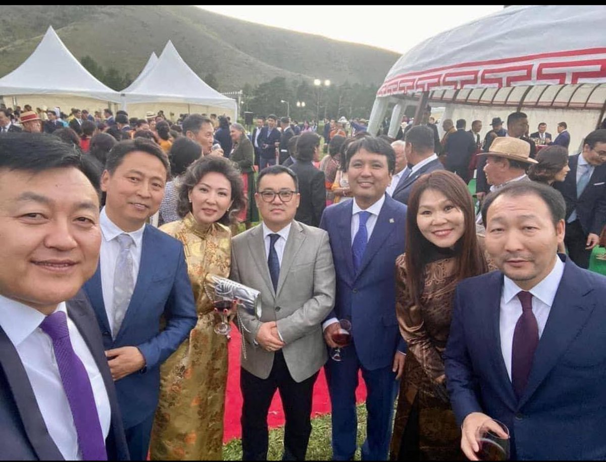 Ковидын хорио цээрийн үед бид гэртээ түгжигдэж тэд их тэнгэрт наадаж блаа. Түүхэн зургууд 2021 он.