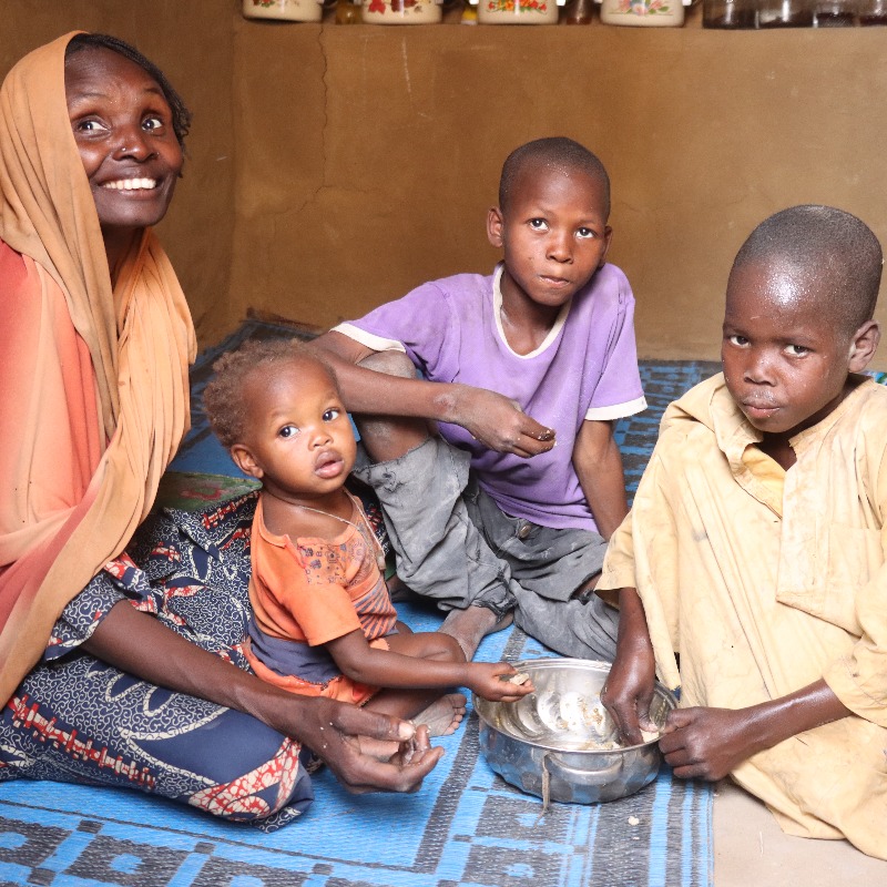 OCHANigeria's tweet photo. As hunger increases this lean season,

🔹630,000 children are projected to suffer from acute malnutrition in Borno, Adamawa and Yobe states in Nigeria.
🔹280,000 are at risk of severe acute malnutrition.

Your support will protect their lives ▶️https://t.co/LoVU2xgCQT👇