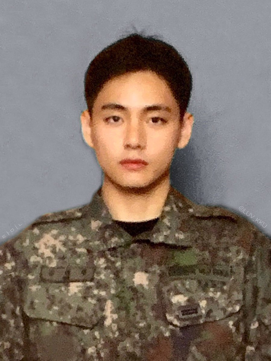 체감상 5년째 군대에 있던 뷔님 전역 이제 5일 남음