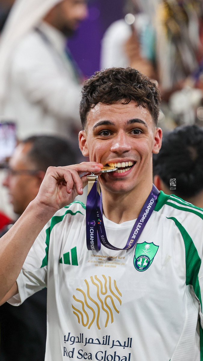 ActuSPL's tweet photo. 🚨FC Porto a renoncé à 13 millions d’euros sur le transfert de Galeno vers Al Ahli (Pour 50M€) et va également débourser 17 millions d’euros pour recruter Gabri Veiga !

Le coût total du transfert s’élève à 30 millions d’euros, alors qu’il ne lui restait qu’un an de contrat.

🗞️(@Rabanalsafena)