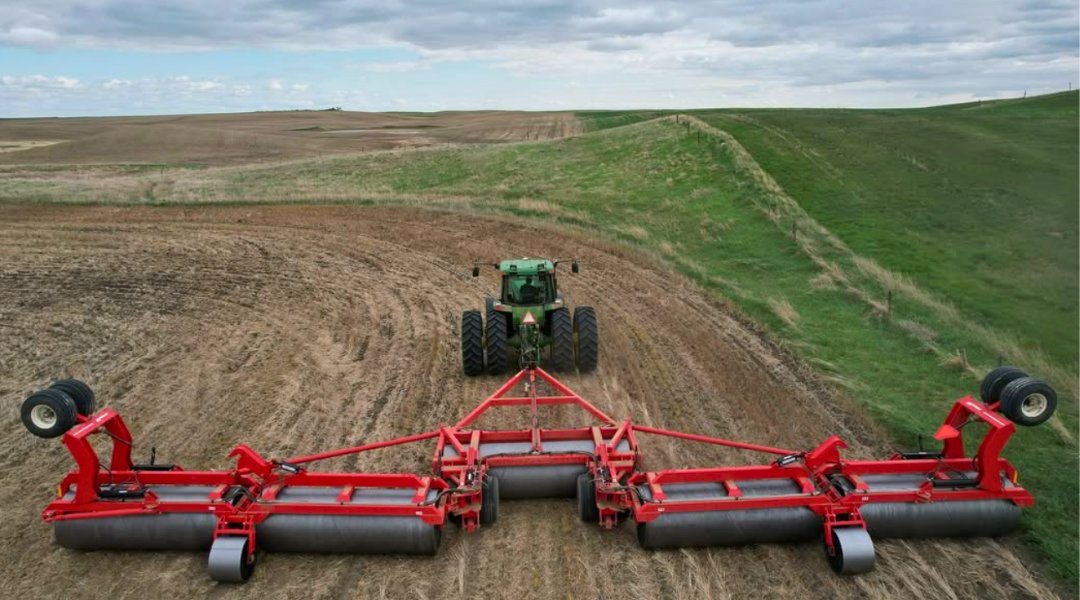 From Ohlmann Acres farm back in May. Look at that ground coverage! 🤩 

#LandRolling #FarmPhotos #AgPhotos #Plant25