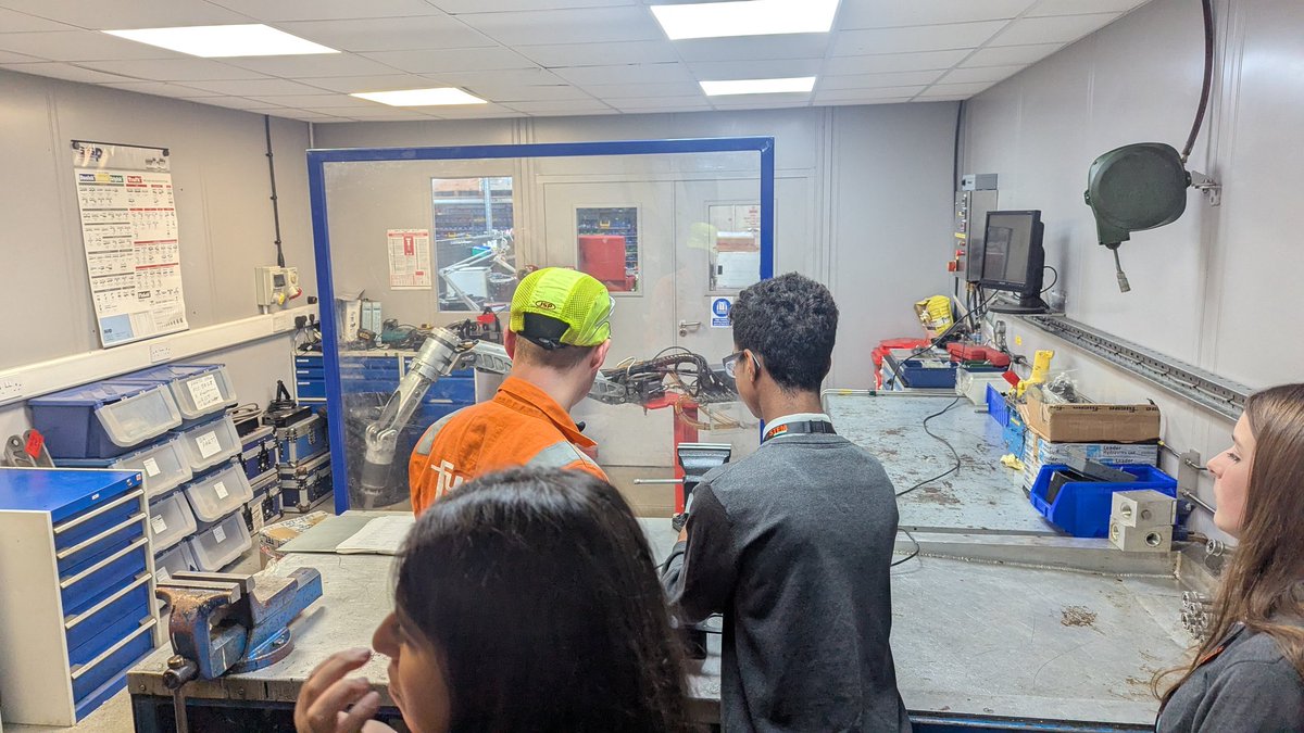 St Ninian's Physics tweet media