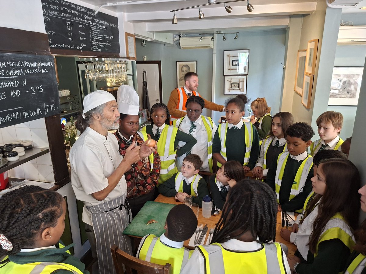 AlbionPrimary's tweet photo. Year 6 had a great time today visiting local Rotherhithe restaurant, Simplicity. The children were welcomed by owner and chef, Lawrence, who spoke with us about what goes into running a restaurant. We learned a lot of tips to help us with our own restaurants next week! 
#APSYear6 https://t.co/35Ph76w1Bt