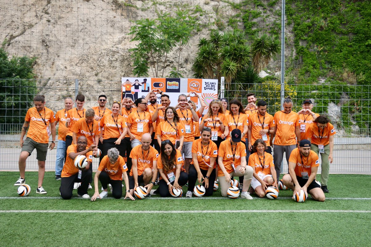 C’était aujourd’hui à Marseille, sur l’emblématique stade Di Giovanni : #ForGoodConnections : une après-midi sportives pour sensibiliser de jeunes footballeurs et footballeuses autour du cyberharcèlement et du temps d’écran. Merci à nos ambassadeurs pour leur engagement ! 🫶⚽📱