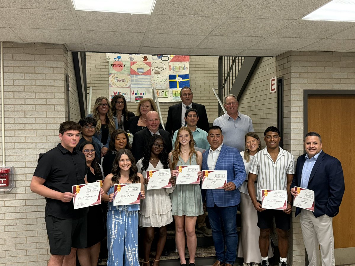 We are proud to honor our Students and Teachers of Distinction at the 2025 Senior Awards ceremony!