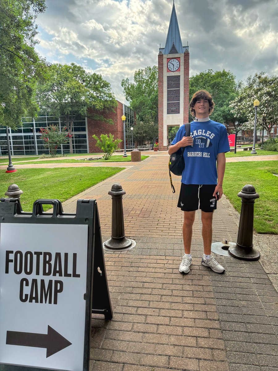 KadeRatliff's tweet photo. First camp of the season with @UIWFootball. Thank you @CoachNYoung for talking with me. I was able to record a new personal best 40 at 4.67

@BHEagleFootball @MattValmore90
@Coachstephens82 @CoachWiesmann https://t.co/4r7qK34T2J