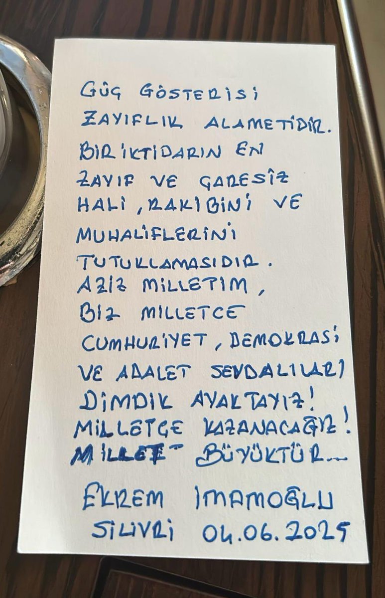 Zannedersin ki bu vatan için bedel ödemişler ..
Gücünü dosta düşmana göstermek Sultanların hakkıdır.