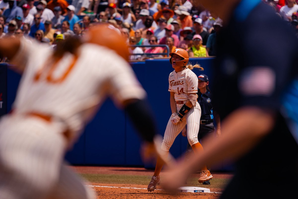 TexasSoftball's tweet photo. unfinished business 🤘

#HookEm https://t.co/AvQRVUey7y