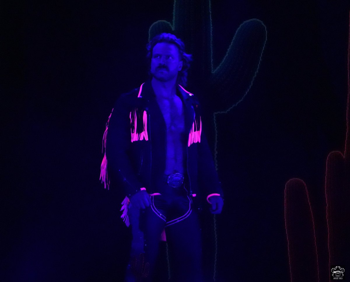 AmberNicoPhoto's tweet image. Hangman Adam Page at AEW Double or Nothing in Phoenix, AZ #aew #aewdoubleornothing #aewDoN #allelitewrestling #digitalphotography #ambernicophoto #hangmanadampage