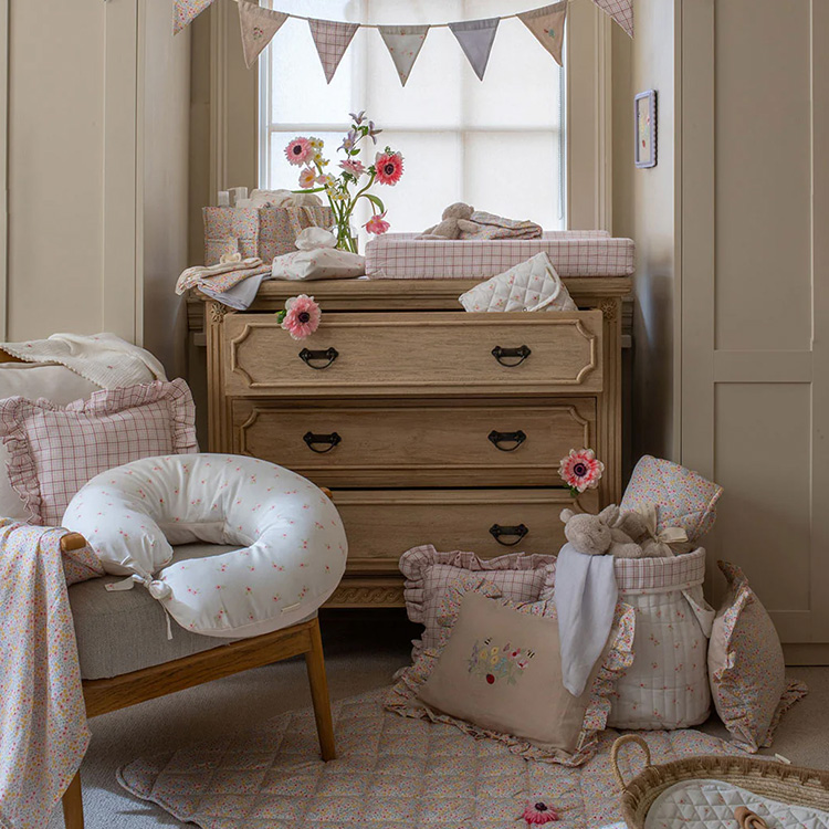 Avery Row has announced the launch of the charming Wildflower Garden Collection for SS25!   The enchanting range celebrates the botanical beauty of British gardens with three nature-inspired designs: Wildflower Garden, Anemone, and Pink Check.

mybaba.com