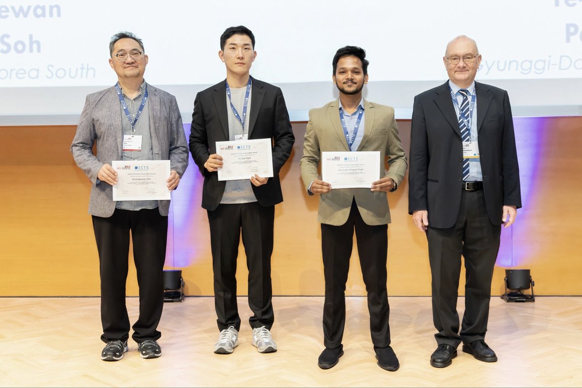 DivyaSingh_lab's tweet image. Another proud moment for LSS102! 🎉
Our lab member Mr. Devendra Pratap Singh @DevPS23 clinched the East-Meets-West Award at the 52nd ECTS Congress in Innsbruck, Austria (23–26 May 2025) 🏆Shining on the international stage! 🌍🧬🧑‍🔬  @Divya213 @CSIR_CDRI @cdriacademy @AcSIR_India