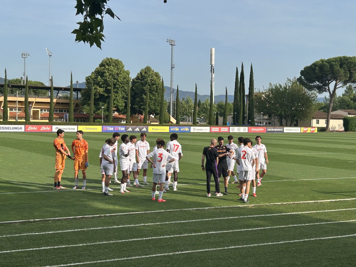 Norge light?
Juniorlaget til Fiorentina, som skal  være Norge, i dagens treningsøkt med Italia A. 
Tenker de har fått beskjed om å ikke grisetackle en midtstopper 😳