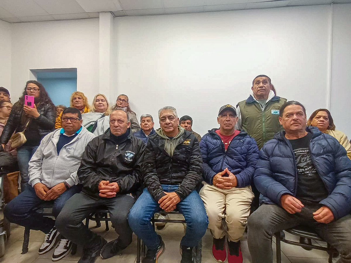 atepilar_'s tweet photo. 📅 Hoy, 4/6/2025
📍 ATE Pilar presente en el descubrimiento de la placa en el Consejo Escolar, en reconocimiento a los Ex Combatientes Pilarenses de Malvinas 🇦🇷🕊️📚 https://t.co/PkKsH1ZTBF
