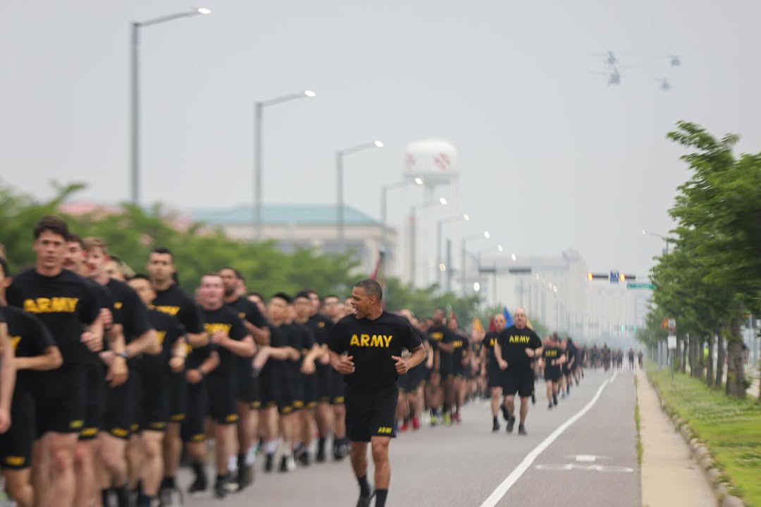 USARPAC's tweet photo. #ICYMI
@2INFDIV Warrior Week kicked off with a high-energy division run, boosting morale, pride & esprit de corps across
#2IDRUCD #WarriorWeek #BeAllYouCanBe #FightTonight #workoutwednesdays https://t.co/k2Hym0jLMl