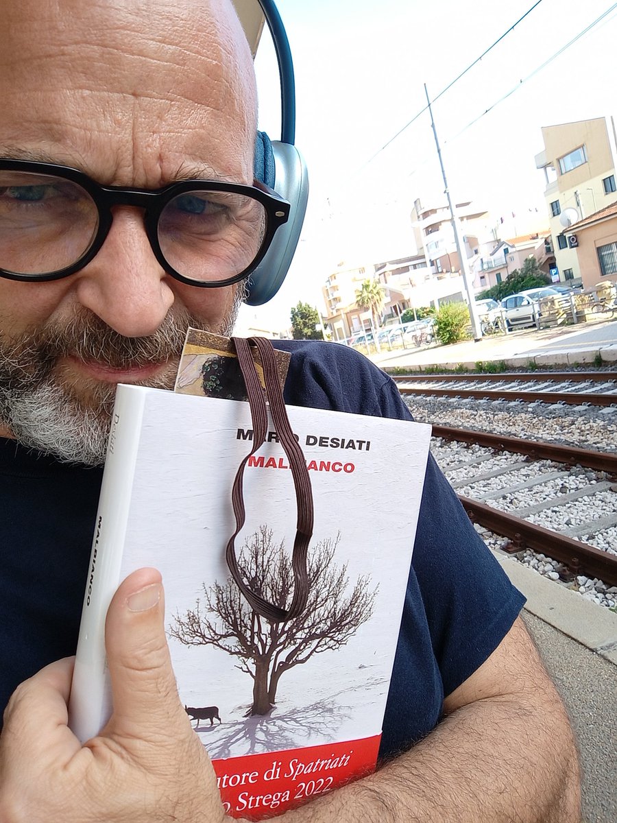 Illuminista71's tweet photo. Aspettando il treno
#Pendolare https://t.co/A9MvvW3noH