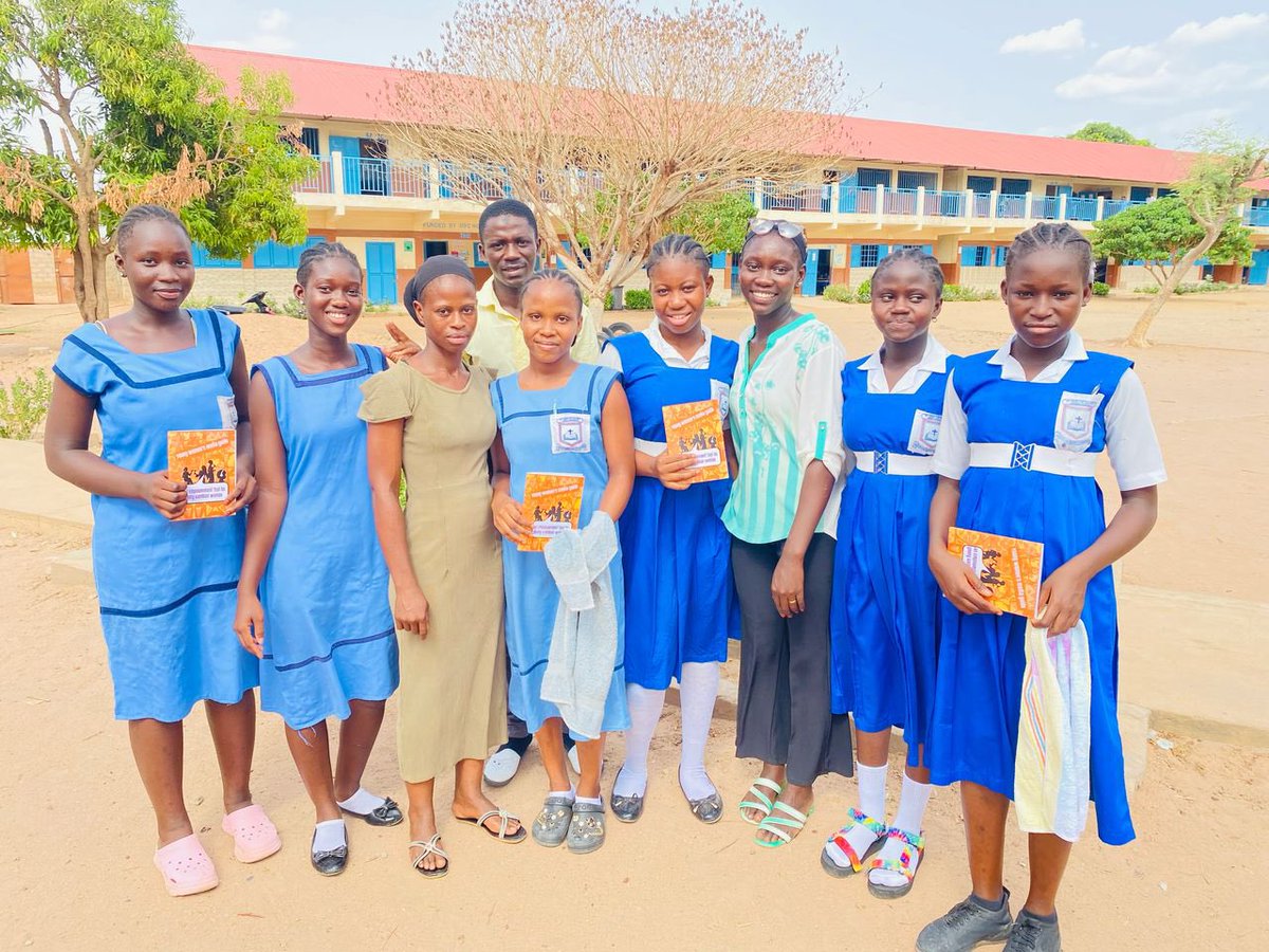 YoMIL_Gambia's tweet photo. As part of our mission to deliver modern tools to bridge the media literacy gap in The Gambia, YoMIL is distributing the Young Women’s Media Guide to School Press Clubs in Rural and Urban Gambia. With the help of our Local Assistance, about ten schools have received the guide. https://t.co/uhI2eMShCb