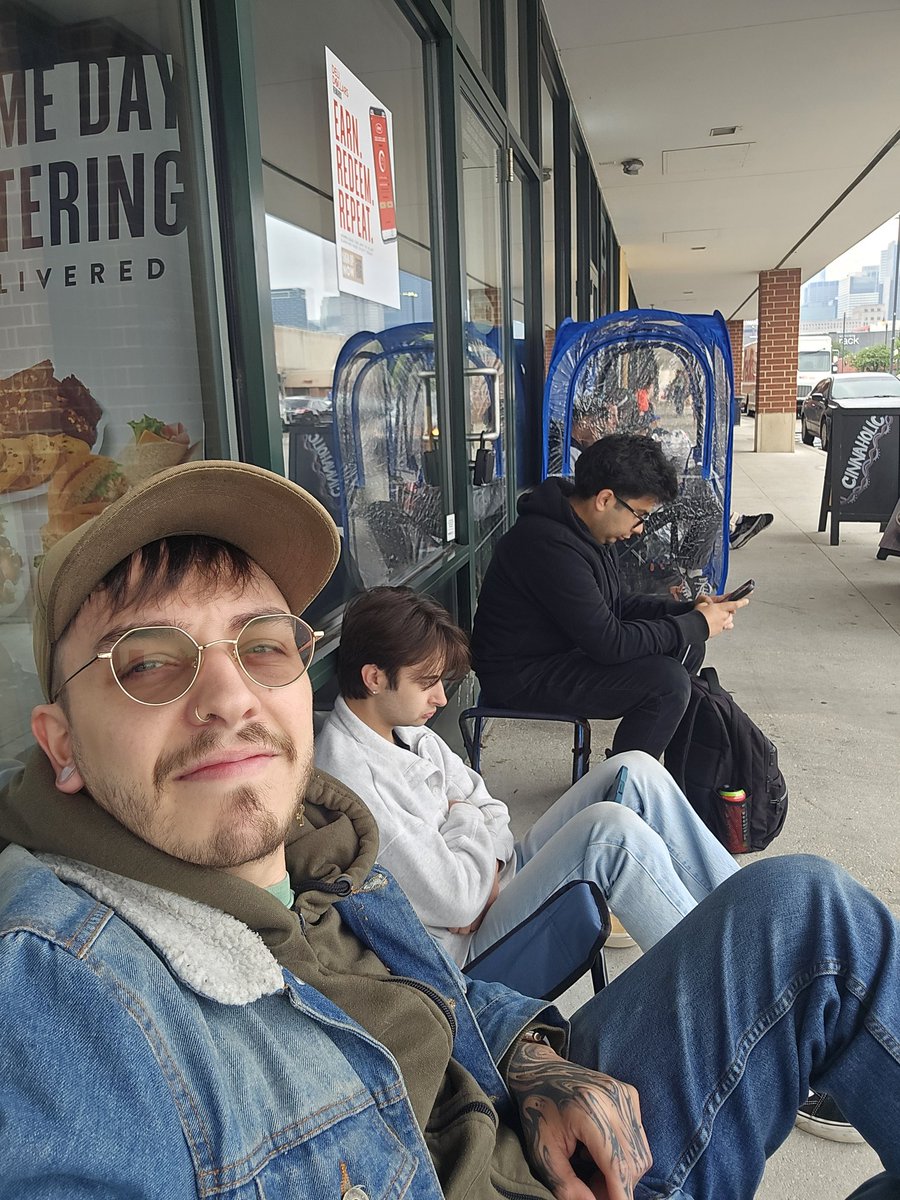 RustyBussi's tweet image. 11th in line for the switch 2 at gamestop.