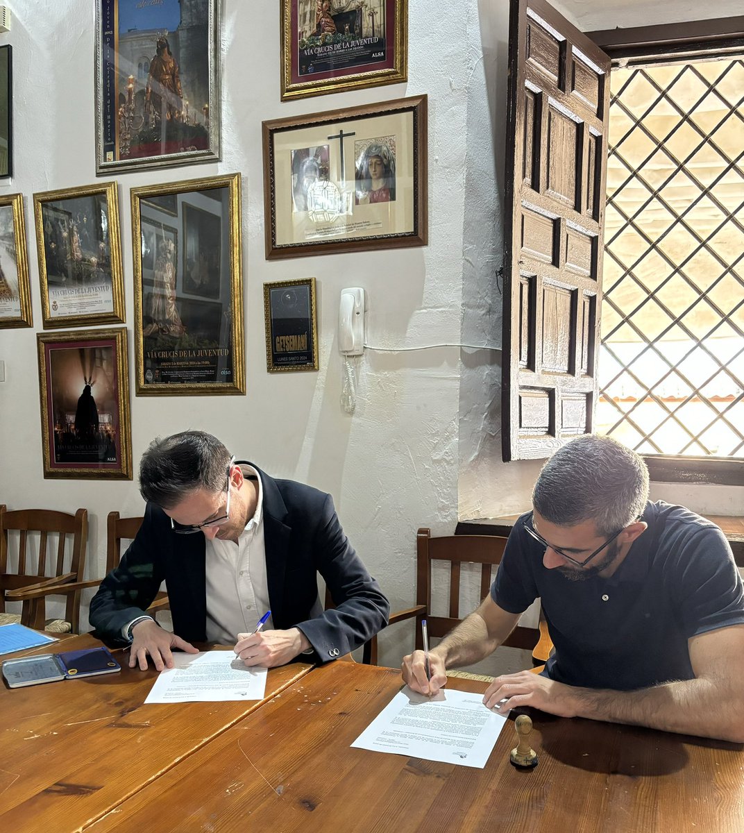 HuertoGranada's tweet photo. #Elecciones • En la tarde de hoy nuestro hermano D. Juan Manuel Cañizares Garrido , ha presentado en la secretaría de la Hermandad, la candidatura para optar al cargo de Hermano Mayor en las próximas elecciones, que se celebrarán el próximo día 27 de junio. 

#Huertogranada https://t.co/YOW0uQzHUh