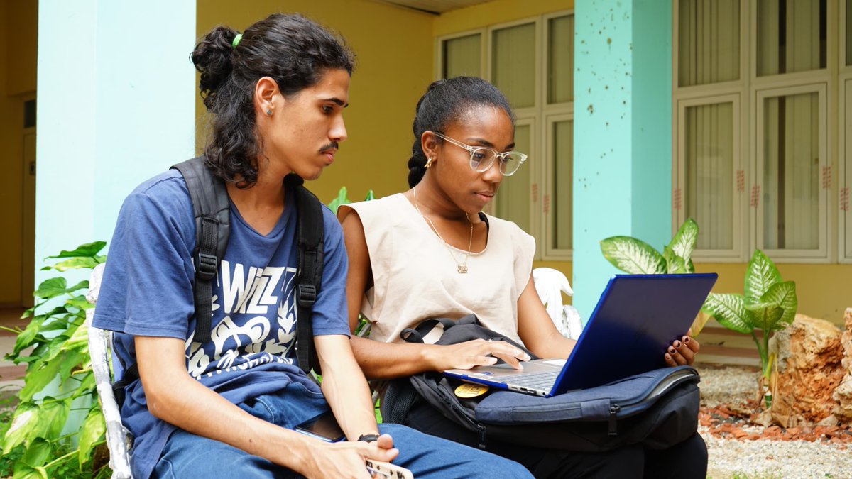 📚 Nuestros estudiantes, en vísperas al comienzo de las evaluaciones, trabajos de curso y exámenes finales, se preparan y refuerzan sus estudios para obtener buenas calificaciones en el cierre del curso 2024-2025.

#SomosUCI #UniversidadCubana #Cuba