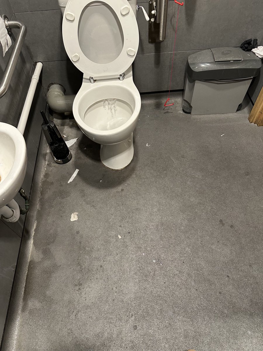 ⁦<a href="/Pret/">Pret</a>⁩ Absolute filthy toilets near Hatton garden .