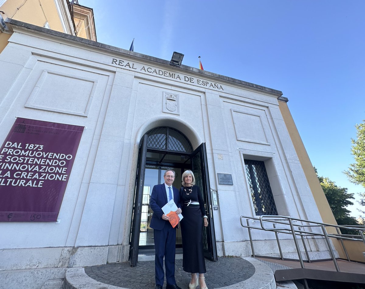 Festival de Mérida (@festival_merida) on Twitter photo 🇮🇹 Hoy en esta especial presentación de #Merida71 en #Roma nos acompaña <a href="/victoriabazaga/">Victoria Bazaga</a>, consejera de Cultura de la <a href="/Junta_Ex/">Junta de Extremadura</a>.
#FestivaldeMerida
#AcademiadeEspañaenRoma 🇮🇹 Hoy en esta especial presentación de #Merida71 en #Roma nos acompaña <a href="/victoriabazaga/">Victoria Bazaga</a>, consejera de Cultura de la <a href="/Junta_Ex/">Junta de Extremadura</a>.
#FestivaldeMerida
#AcademiadeEspañaenRoma