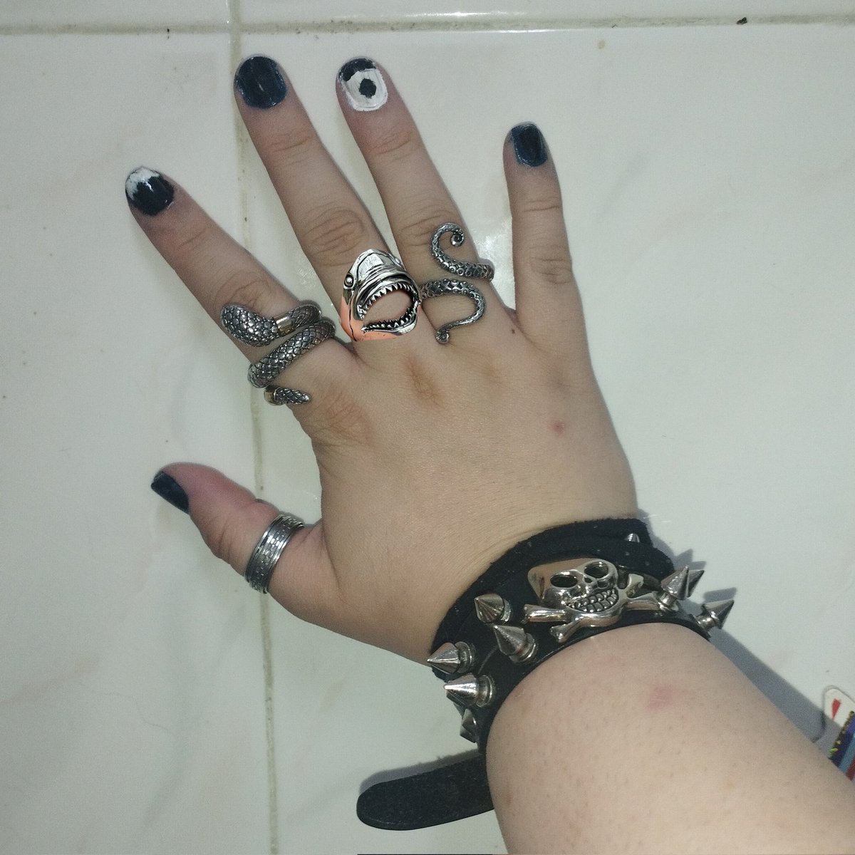 SayloinRiki's tweet photo. Mr incredible becoming Uncanny Phase 22 nails
(Remastered ver.)
>:) π¦πβ οΈ π€π
.
#darkmix #darknails #mixingtogether #nailart #evil #jaws #shark #mrincrediblebecominguncanny #phase22 #goth #punk #emo #rings https://t.co/8WzM5K71tp