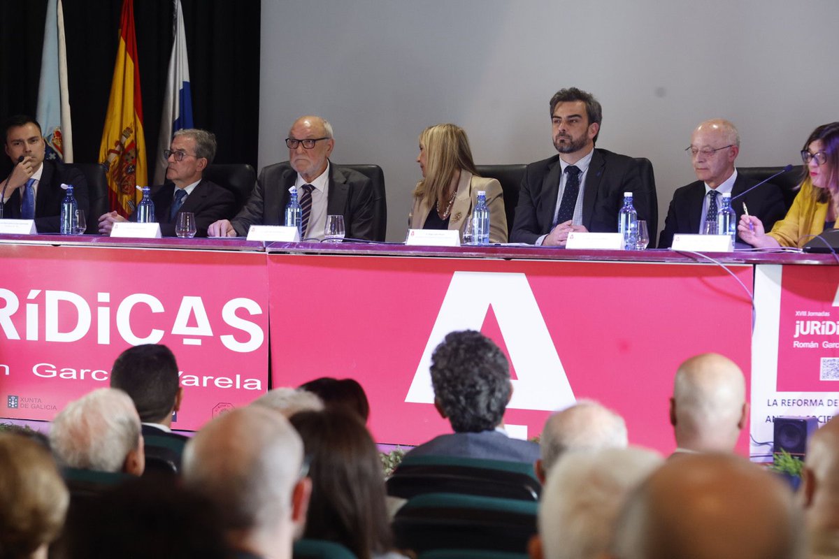 ⚖️ <a href="/DiegoCalvoPouso/">Diego Calvo</a> destacou na inauguración das XVIII Xornadas xurídicas a aposta da <a href="/Xunta/">Xunta de Galicia</a> por unha xustiza
útil, moderna e accesible

🗣️ O conselleiro incidiu en facilitar o acceso á xustiza a vítimas de violencia de xénero e colectivos vulnerables

🔗 xunta.gal/notas-de-prens…