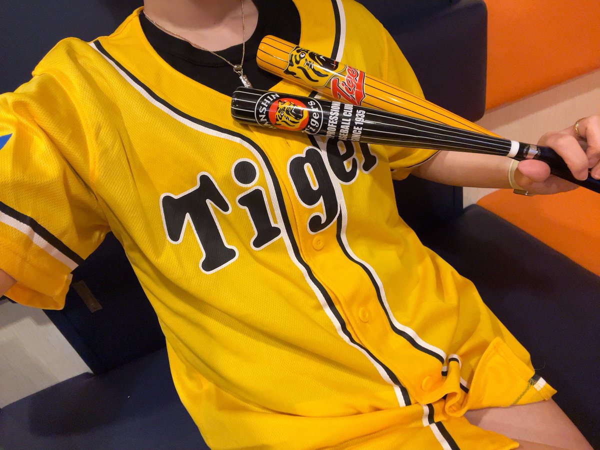Kys_BAR's tweet photo. 今月からユニフォーム🫶

本日は
のあ(ヤクルト)
あい(阪神)
るみ(ソフトバンク)
でお待ちしてます⚾️

あいは詳しくないですが
阪神が1番すき🐯
にわかでごめんなさい🙇‍♂️
※オーナーが好きなので決して
女の子全員が詳しい訳ではありません笑
#野球
#野球女子
#新宿二丁目
#ガールズバー https://t.co/jOZ907WHuC