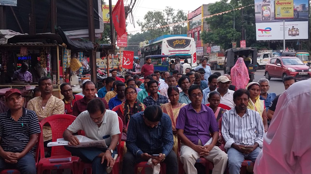cpimpbit's tweet photo. আগামী ৯ জুলাই সর্বভারতীয় সাধারণ ধর্মঘটের সমর্থনে নিয়ামতপুর নিউ রোড মোড়ে শ্রমজীবী মানুষকে নিয়ে সাধারণ সভা।
#CPIM #cpimpaschimbardhaman #PaschimBardhaman #AllIndiaStrike #StrikeBack #WorkersStrike #CITU #AIKS #AIAWU #PBUS https://t.co/roq4CYVVUo
