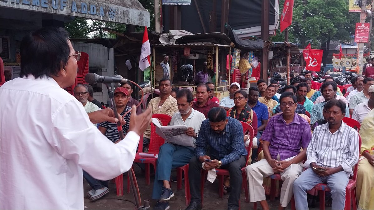 cpimpbit's tweet photo. আগামী ৯ জুলাই সর্বভারতীয় সাধারণ ধর্মঘটের সমর্থনে নিয়ামতপুর নিউ রোড মোড়ে শ্রমজীবী মানুষকে নিয়ে সাধারণ সভা।
#CPIM #cpimpaschimbardhaman #PaschimBardhaman #AllIndiaStrike #StrikeBack #WorkersStrike #CITU #AIKS #AIAWU #PBUS https://t.co/roq4CYVVUo