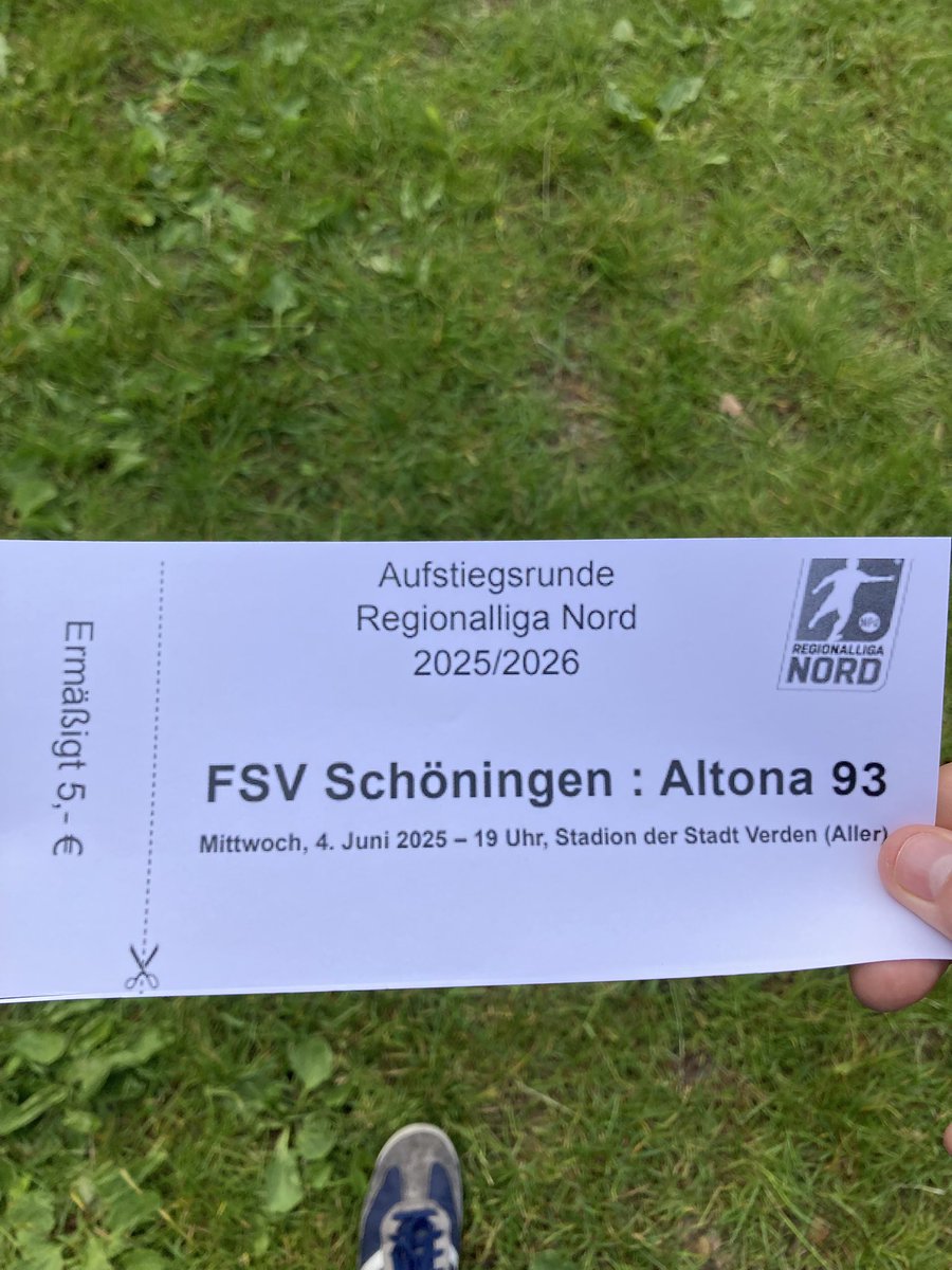 Ein Verein mit solchen Eintrittskarten spielt nächstes Jahr Regionalliga. Cool ist aber, dass es keine Essensstände gibt und deswegen Selbstversorgung erlaubt ist