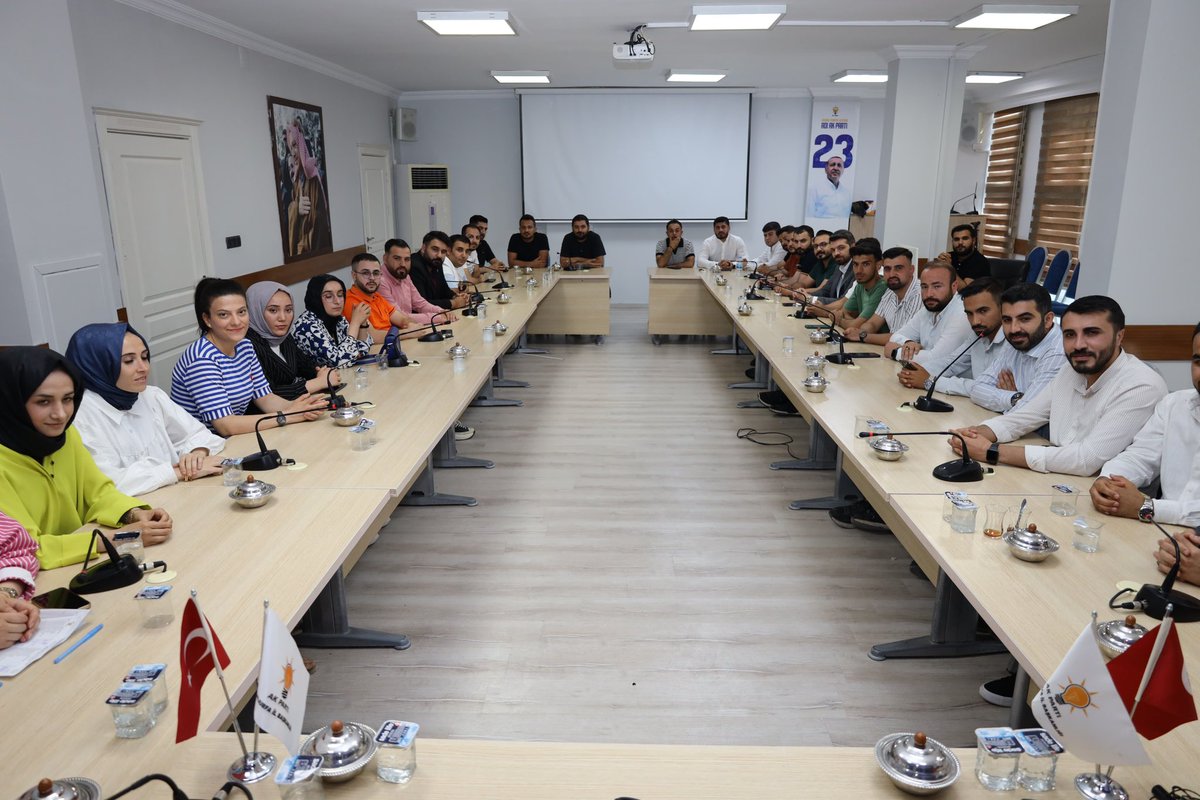 Haftalık Olağan Yönetim Kurulu Toplantımızı, Şanlıurfa Gençliğinin Kıymetli Ağabeyi İl Başkanımız Sayın Mehmet İlhami Günbegi’nin katılımıyla  gerçekleştirdik.

Toplantımızda; teşkilatımızın mevcut durumu, devam eden çalışmalar, ulaşmak istediğimiz hedefler ve önümüzdeki döneme