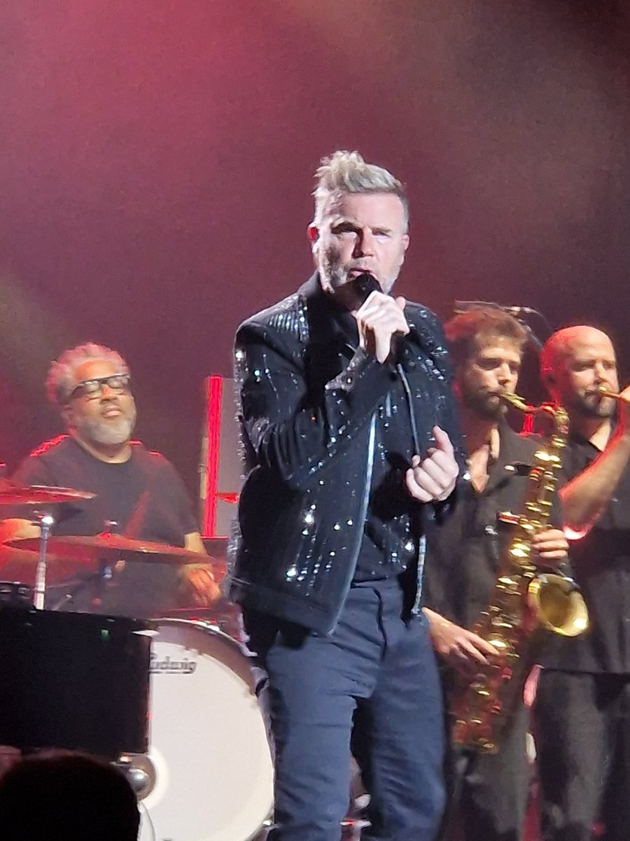 xsim1968x's tweet photo. Amazing night in Newcastle on Monday seeing the wonderful @GaryBarlow 😍🎤🎹🥰xx https://t.co/SDVvhv8hYF