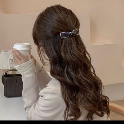 وثقت مرة بشخص .. علمني آلا اثق بأحد مرة أخرى  .. شكراً لذلك الشخص..

#فضفضه