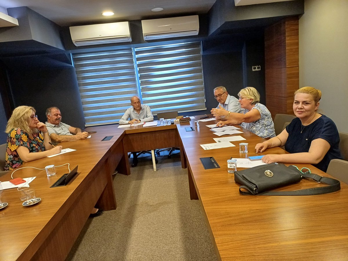 İl eğitim komisyonumuz aylık olağan toplantısını il başkanlığımızda Cihat Altunyuva öncülüğünde gerçekleştirdi. İlimizdeki eğitim politikalarına dair kapsamlı değerlendirmeler yapıldı.