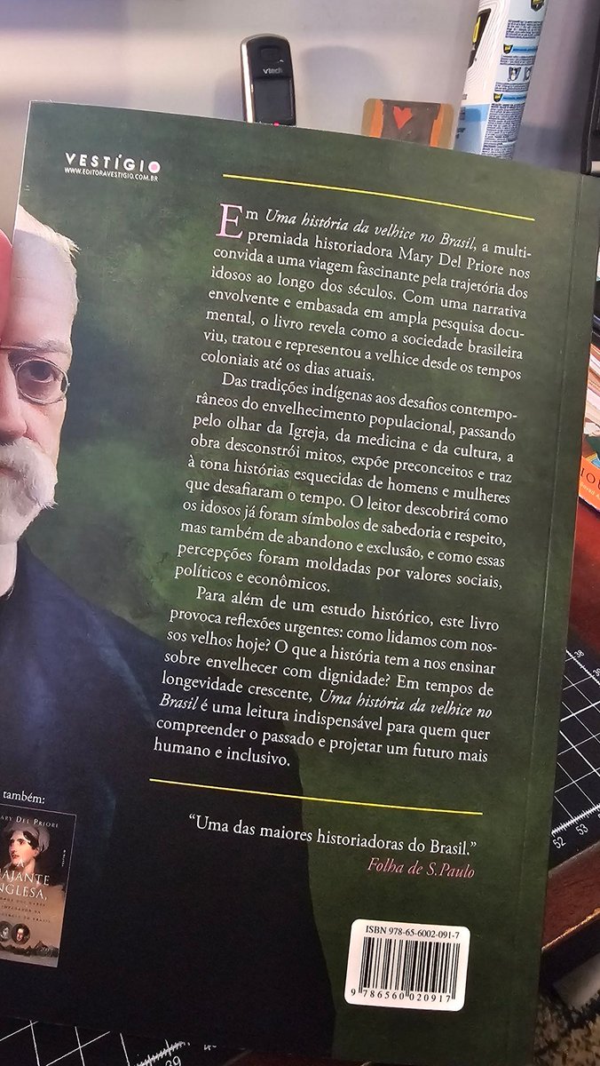 Leitura para os próximos dias. A sinopse parece bem interessante