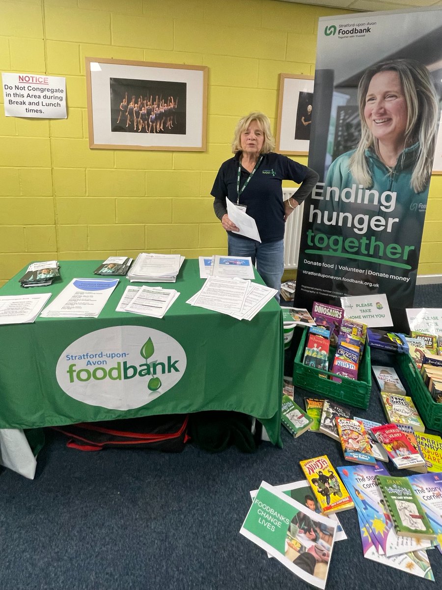 We are pleased to be at <a href="/StraUponAvonSch/">Stratford upon Avon School</a>  this evening meeting parents and talking about the our Foodbank we have some of the books from our children's book bank - thanks for inviting us.
#stratforduponavonschools #soafoodbank #suafoodbank #localcommunitysupport