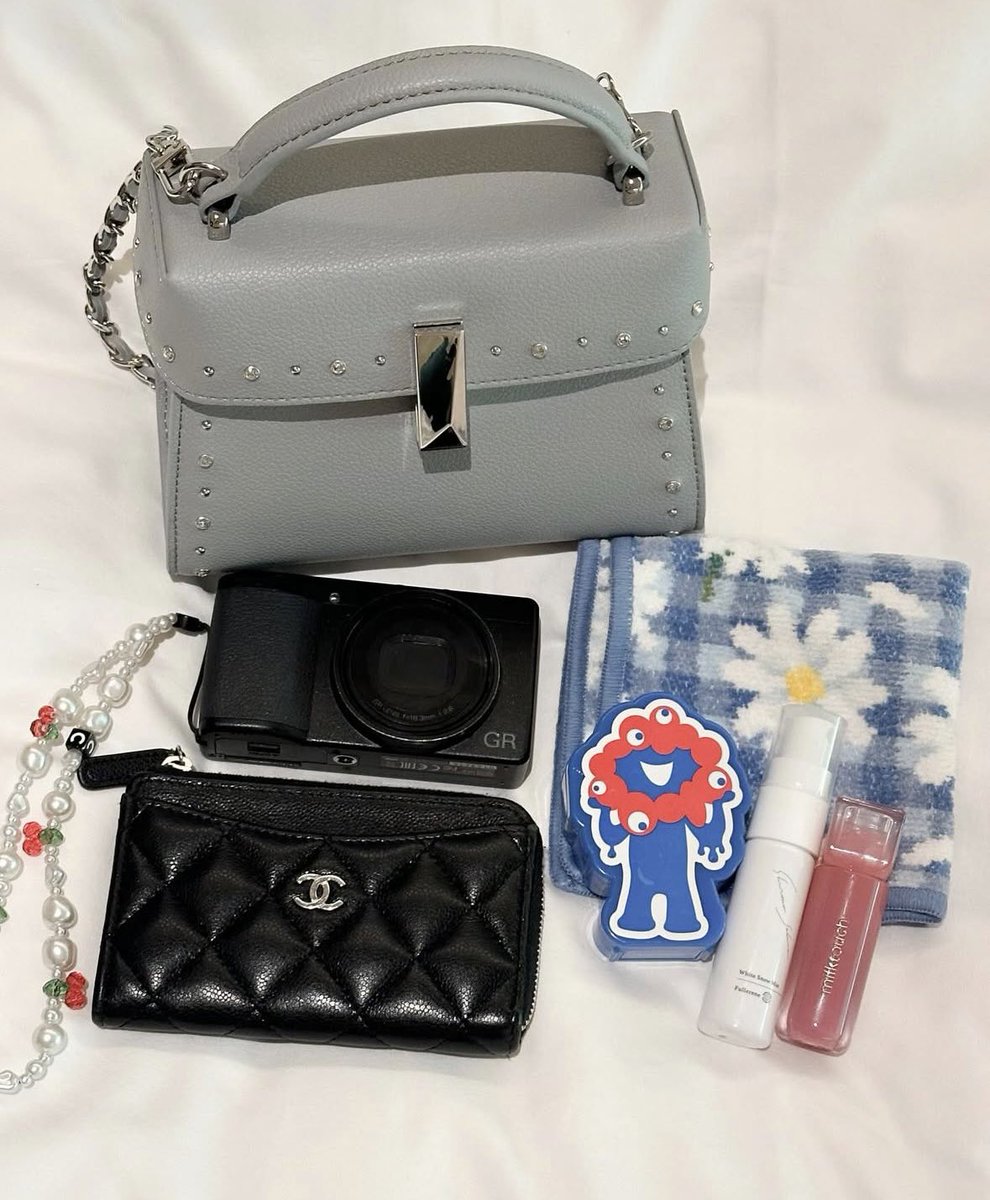 カバンの中身👜✨️