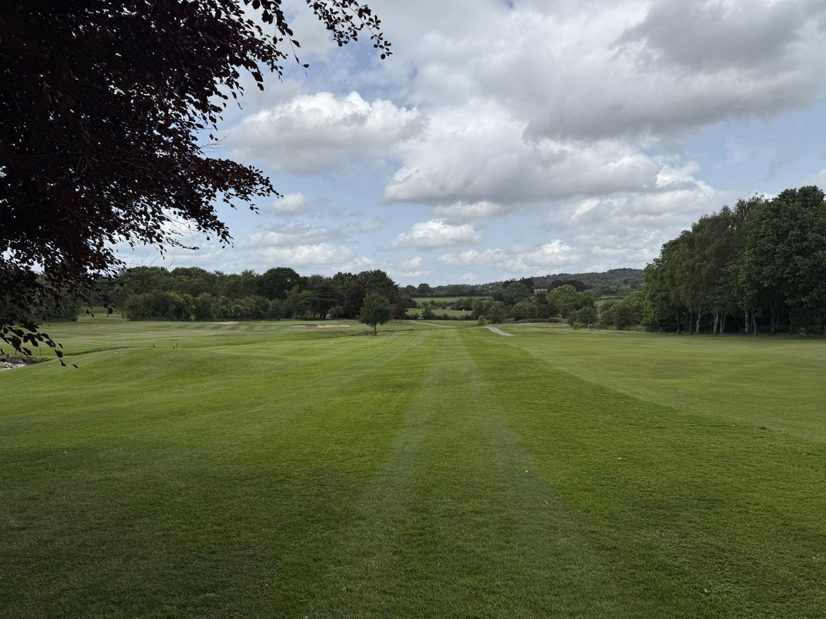Course is looking in top shape, hopefully the rain forecast the next few days will help the last few drier areas out 🙏 ⛳️ #nofilterneeded <a href="/GreatBarrGreens/">Great Barr Greens</a> #Golf