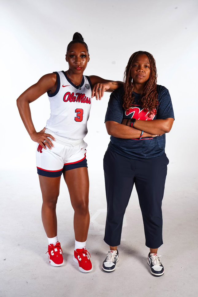 KaitlinPeters_1's tweet photo. #hottytoddy 💙❤️ @YolettMcCuin 🔥 https://t.co/n8UbJTPavd