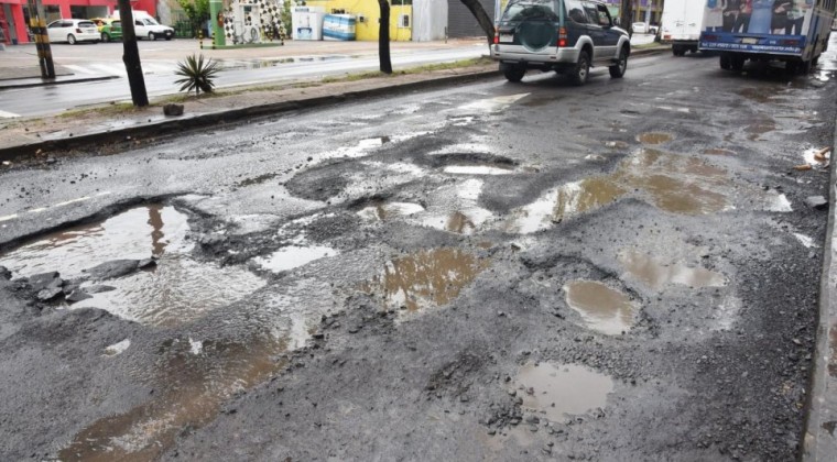 basedlatambrah's tweet photo. There is a lot of fake luxury in Latam

Live in a mansion, but need to live behind prison walls

Drive a Mercedes but streets are full of pot holes

Park at a nice restaurants, get harassed by trapitos

Beautiful lake, can't swim in it

Marble bathroom, can't flush toilet paper https://t.co/JXGHAN2jpW