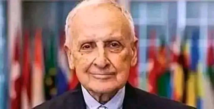 🇨🇩L' ancien secretaire D' Etat americain Herman Cohen donne son point de vu sur la situation  politique actuelle en disant:

Le président congolais Félix <a href="/fatshi13/">Félix A. Tshisekedi</a> joue une carte de titan.

Il est seul contre tous. même les grandes puissances ne maitrisent plus ses zones de
