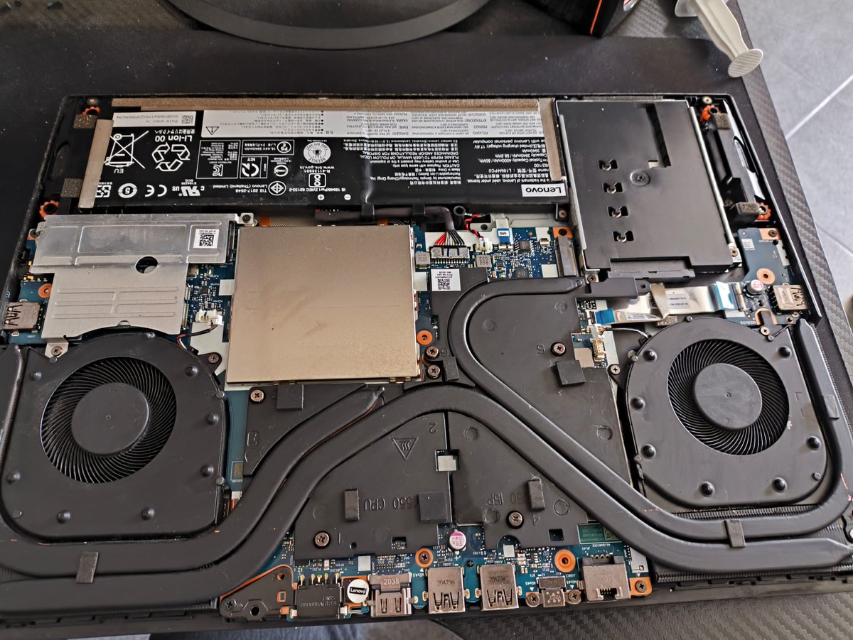 💻💨 O teu PC já foi limpo este ano?
Com o calor a subir, o pó e a massa térmica seca podem dar cabo do desempenho... ou pior! 😰🔥
🧼 Faz já a limpeza interna + nova massa térmica e evita sustos neste verão!

📍Visita-nos!

#LimpezaPC #PCCooling #Informática #TechCare