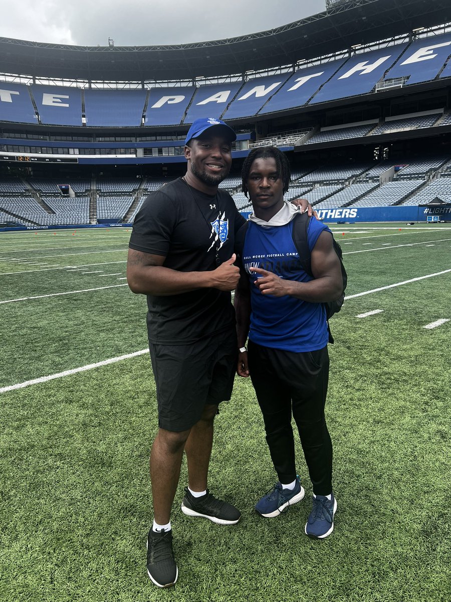 BryceDGreen3's tweet image. After a great conversation with @Enrique__Davis! I would like to give all honor and glory to God and thanks to my family, coaches, and teammates that helped me earn a D1 offer from @GeorgiaStateFB! @DellMcGee @jwindon35 @CoachRaw_ @NighbertChad @CoachLeeIV @Bronco_Recruits…