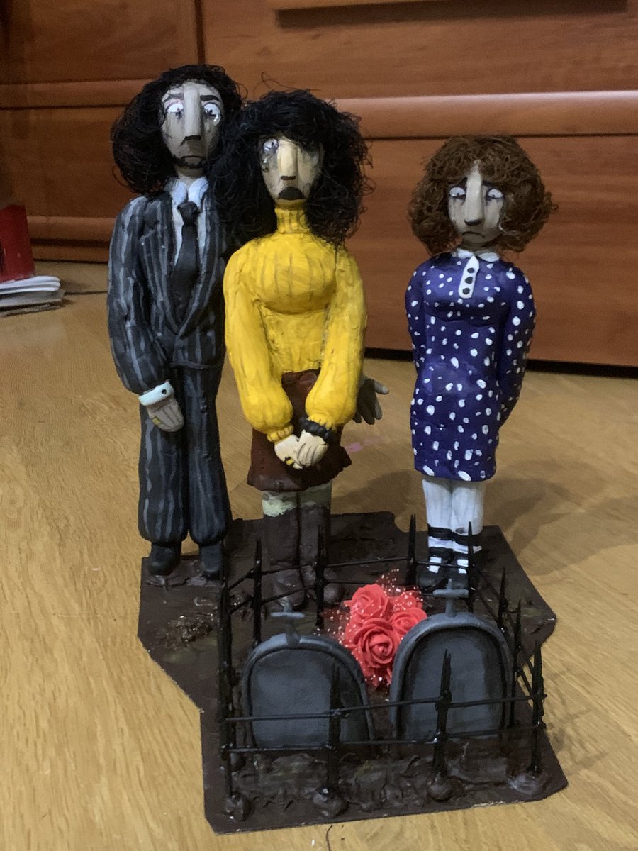 RozmaryW's tweet photo. Figure of Jack, Rosemery and Sophie Walten at Edd and Molly Walten funeral. (It will most likely be in episode 5 of The Walten Files)
#TheWaltenFiles #WaltenFiles #waltenfiles #thewaltenfiles https://t.co/BiPgSFT3TO