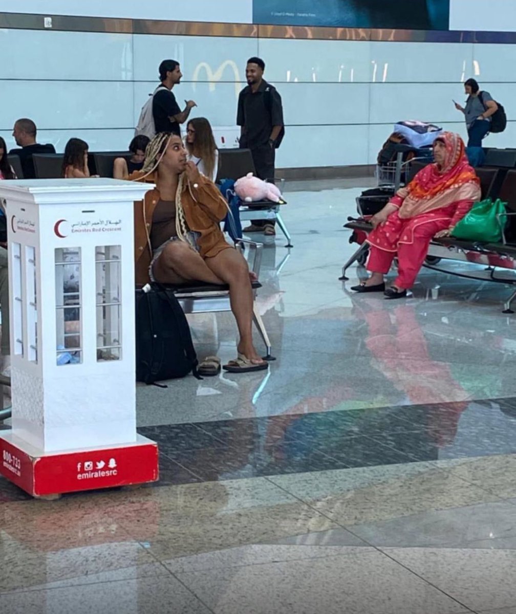 אנשים סביבי: מעניין מה הולך בראש שלו
בראש שלי: