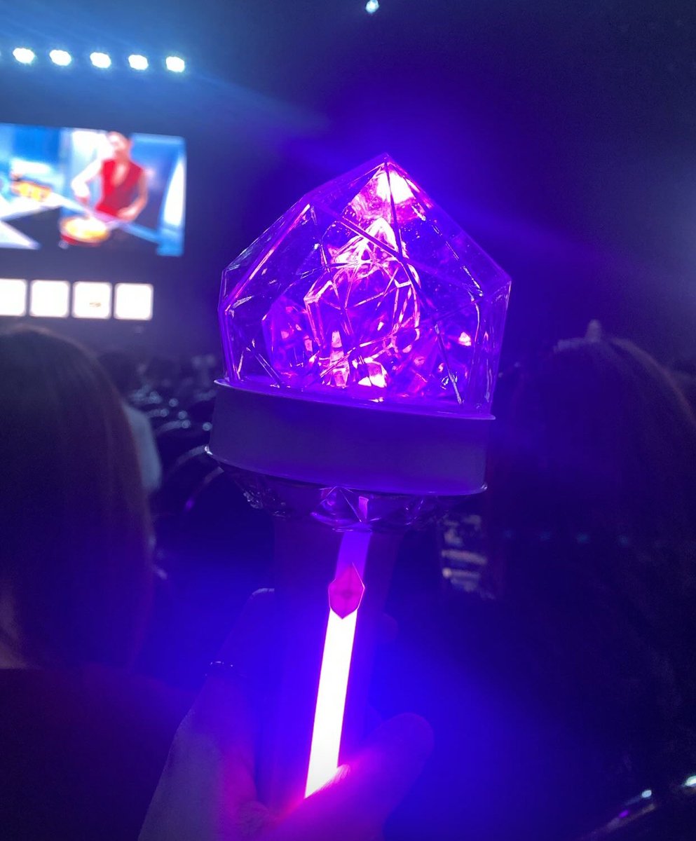 พีพีคือล้มแชมป์ของจริง นี่ติ่งอซ.มาตั้งนานๆ จนไปเรียนภาษาเกาหลี บอกตลอดว่าอซ.วงเดียวพอ ไม่ติ่งใครเพิ่มแล้ว สรุปโดนพีพีตกเพราะเลื่อนเจอคลิปพีพี ดูไปดูมา เลยไปมีต คิดว่าอาจจะติ่งแปปเดียว สรุปอยู่ยาวจนทุกวันนี้ ภาษาเกาหลีอะไรไม่เอาแล้ว ทิ้งไปหมด