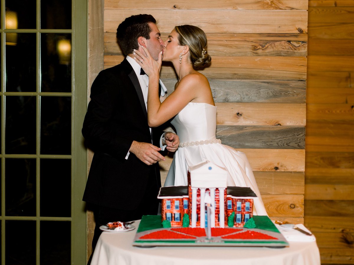 WilliamKneipOM's tweet photo. Happy 3rd wedding anniversary to the love of my life! I love you Adelyn! https://t.co/abnkHX2LMD